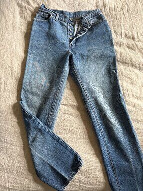 Levi's Straight Leg Women's Jeans in Medium Blue